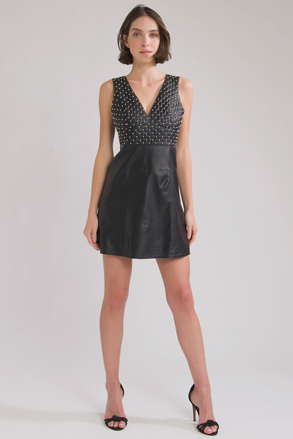 Vestido curto de couro preto
