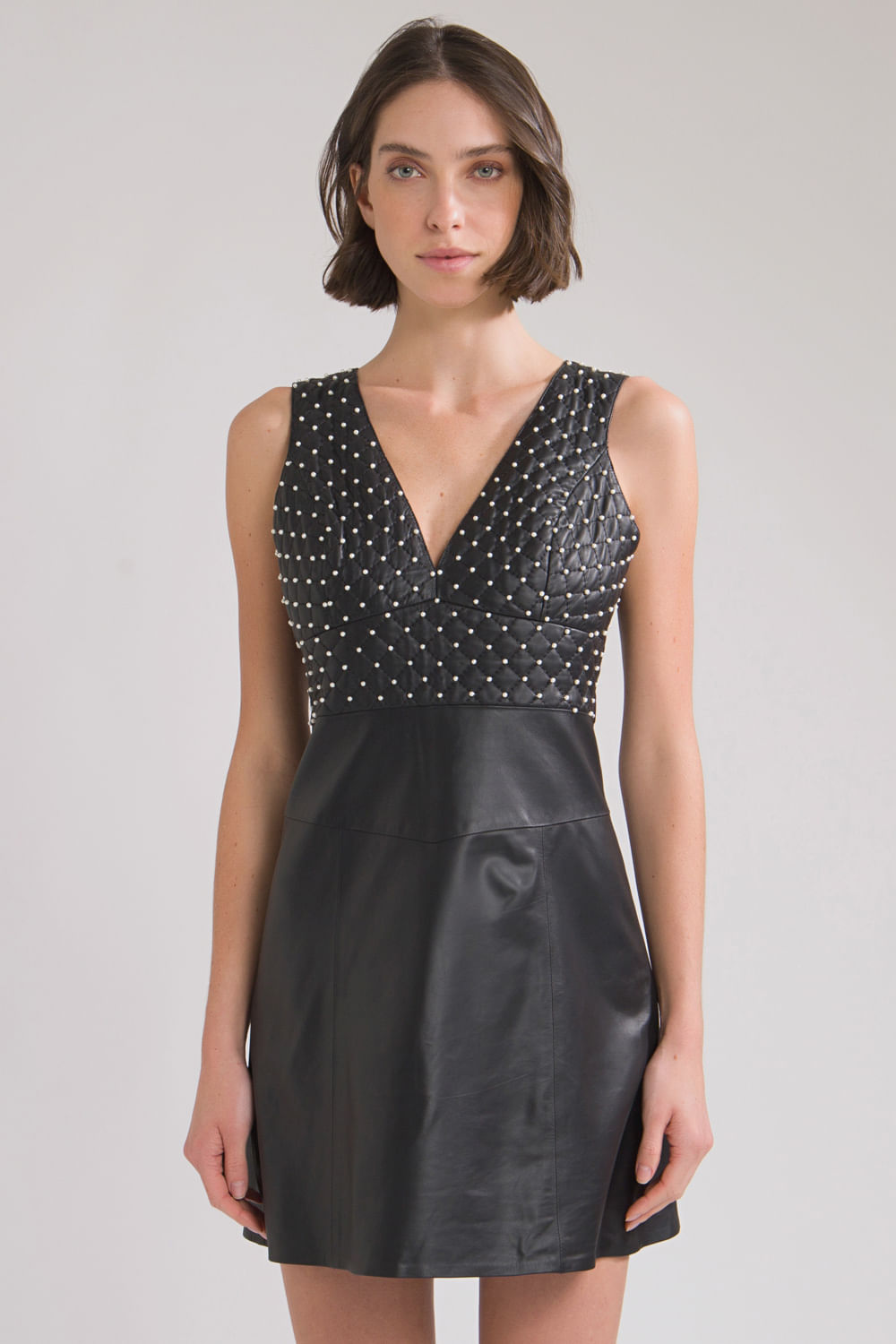 Vestido curto de couro preto