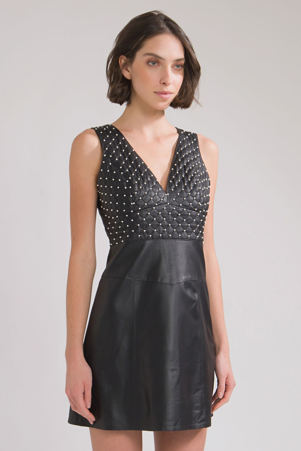 Vestido curto de couro preto