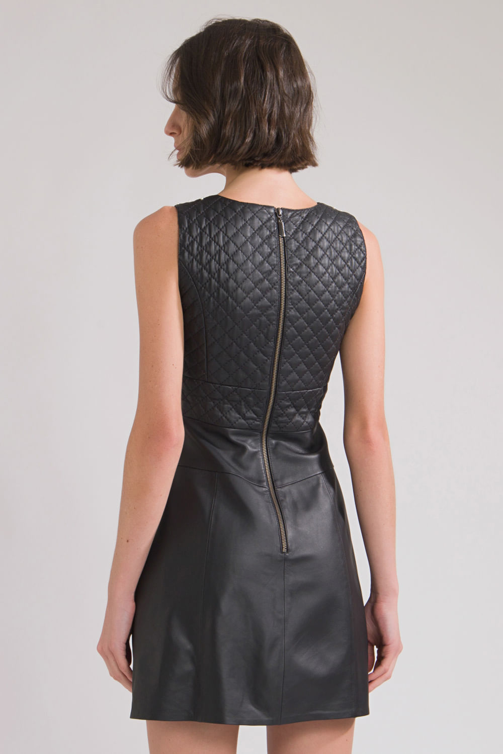Vestido curto de couro preto