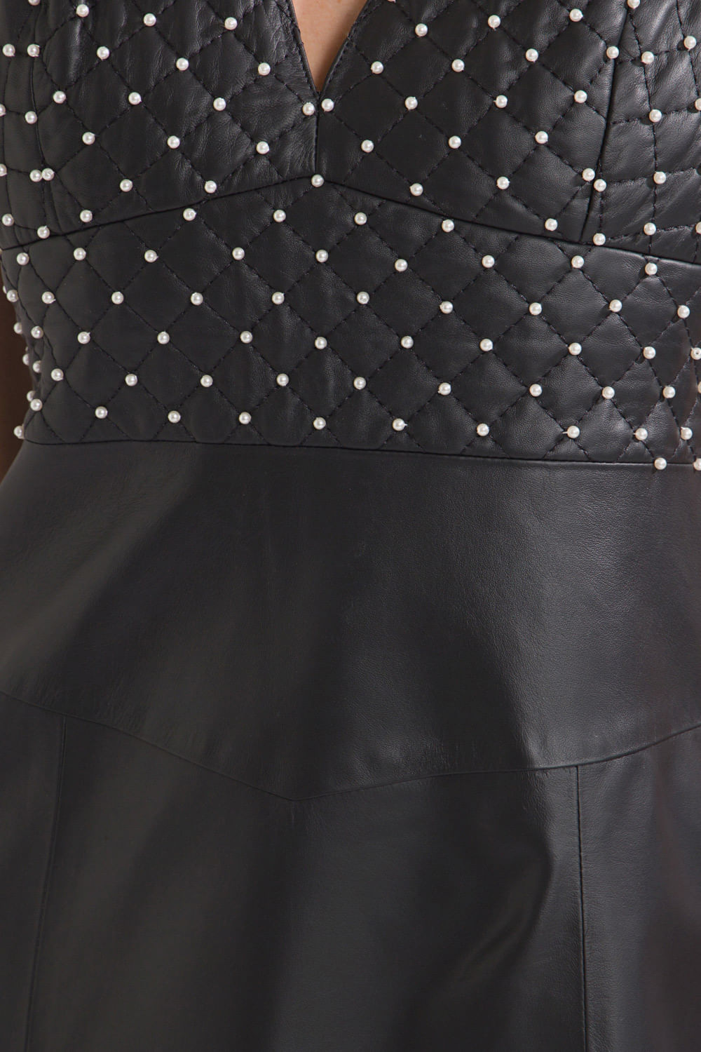 Vestido curto de couro preto