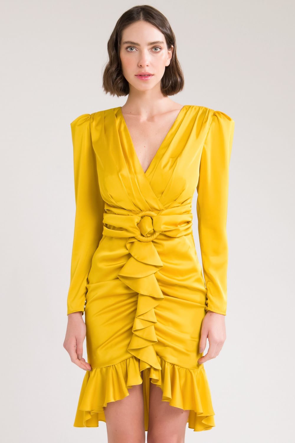 Vestido curto cetim argola franzido amarelo