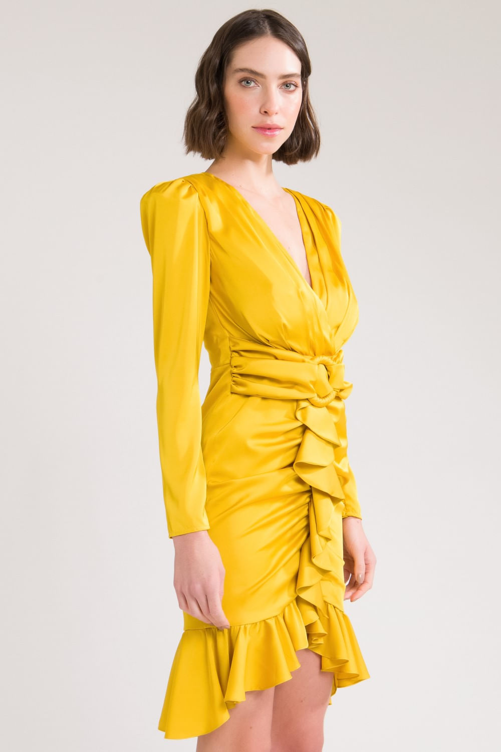 Vestido curto cetim argola franzido amarelo