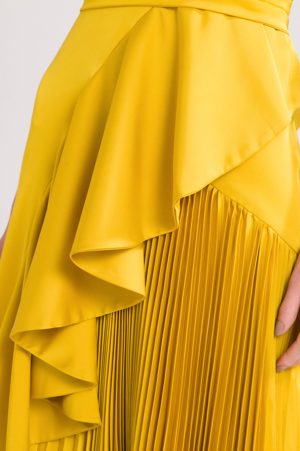 VESTIDO CURTO ASSIMÉTRICO AMARELO