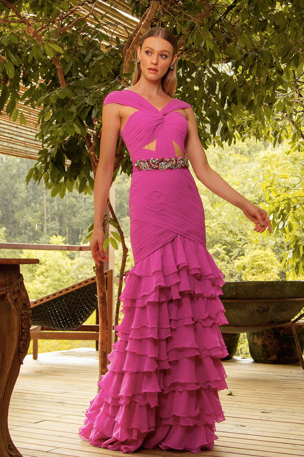 VESTIDO LONGO QUADRIL DRAPEADO BORDADO ROXO