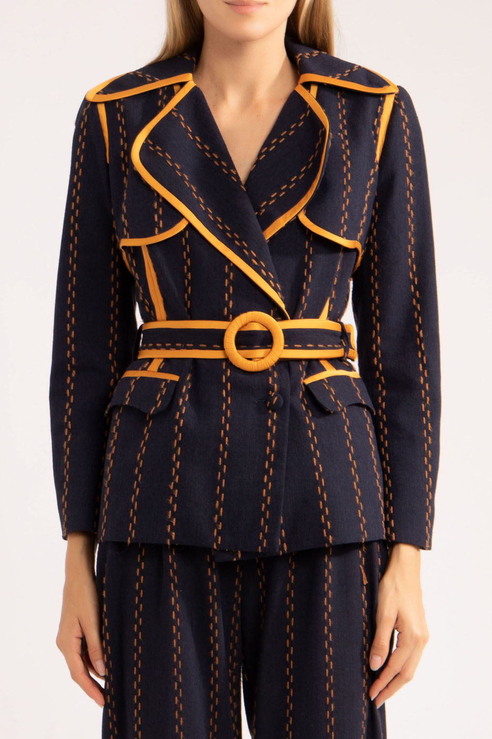 Blazer pespontado
azul escuro