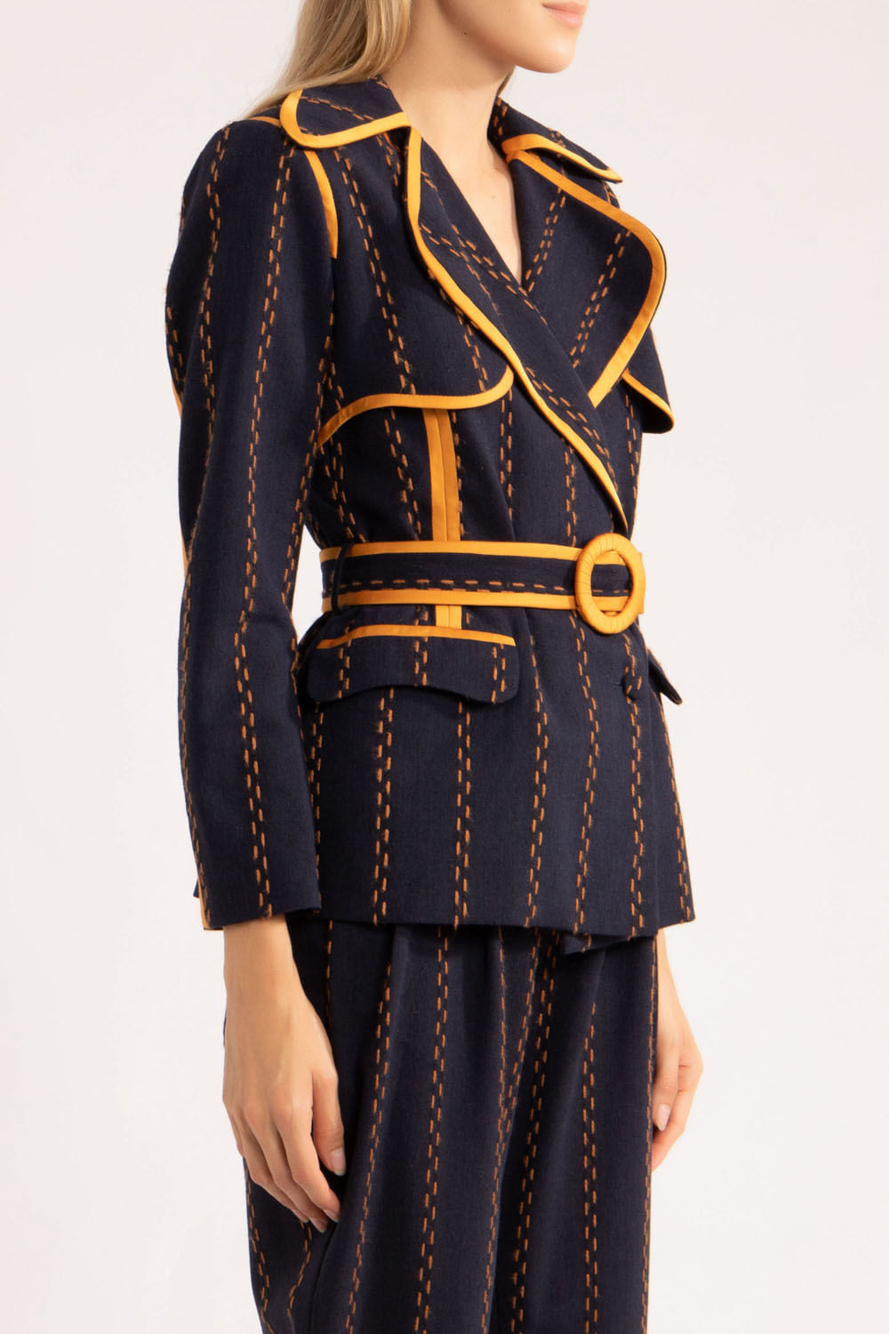 Blazer pespontado
azul escuro