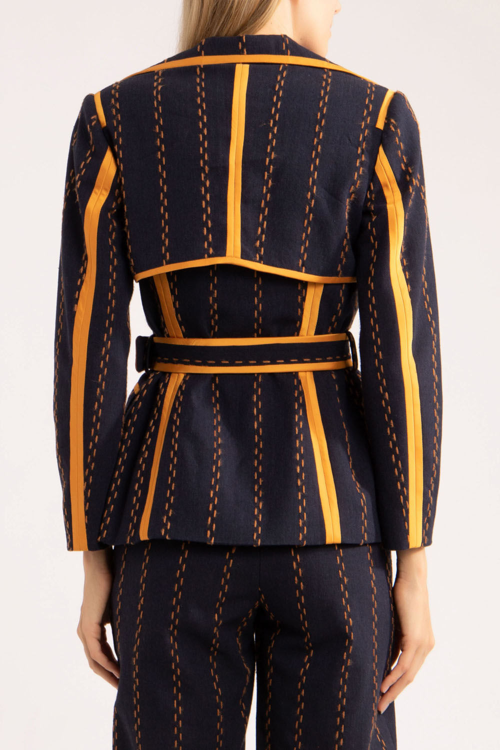 Blazer pespontado
azul escuro