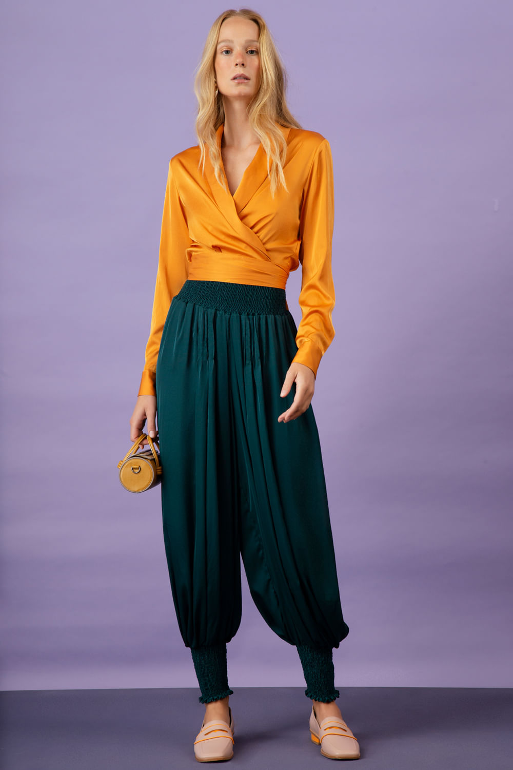 CALÇA AMPLA CETIM SENSORIAL
VERDE ESCURO