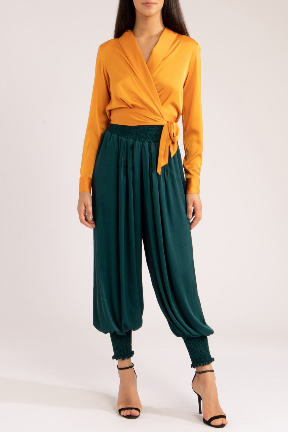 CALÇA AMPLA CETIM SENSORIAL
VERDE ESCURO