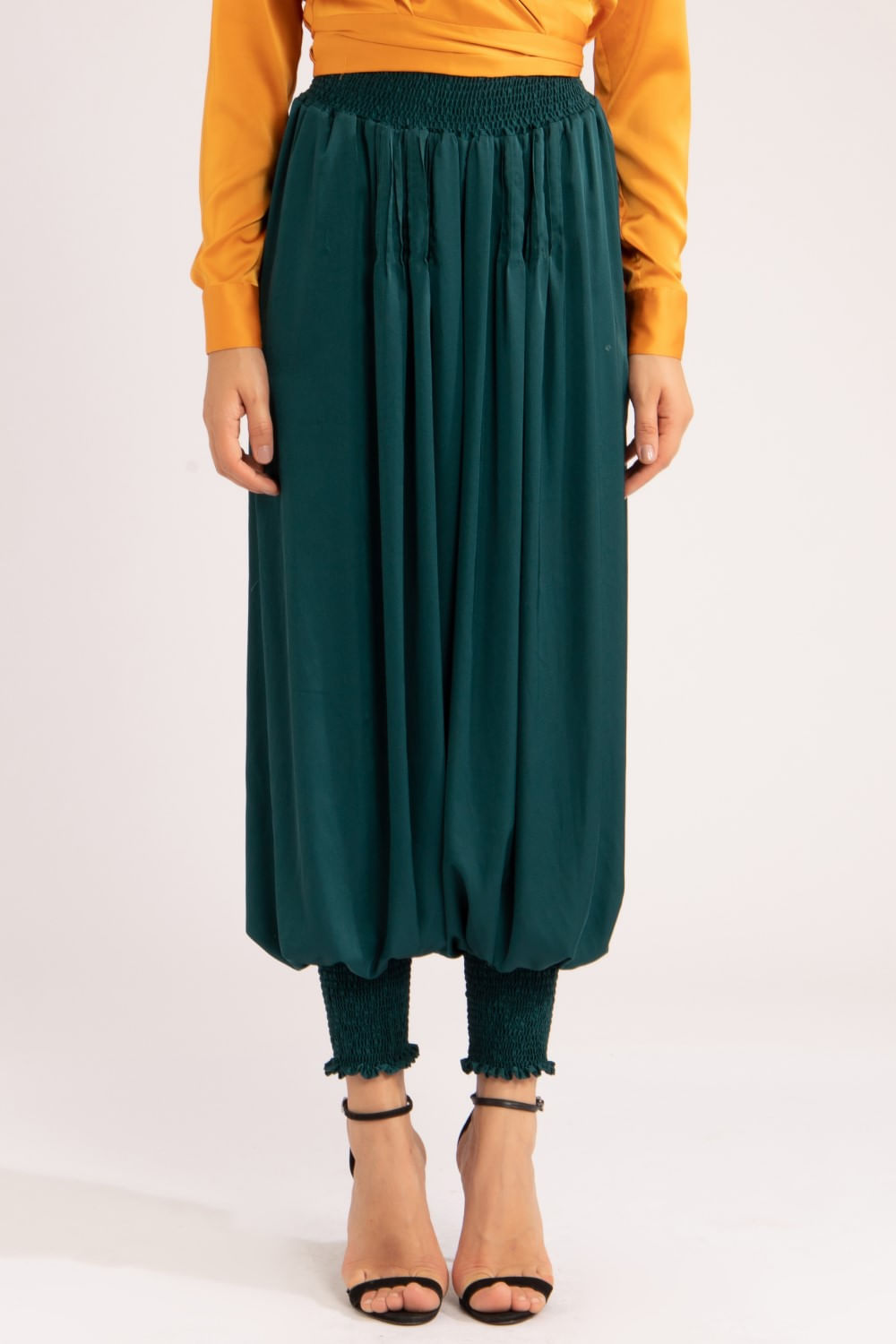 CALÇA AMPLA CETIM SENSORIAL
VERDE ESCURO