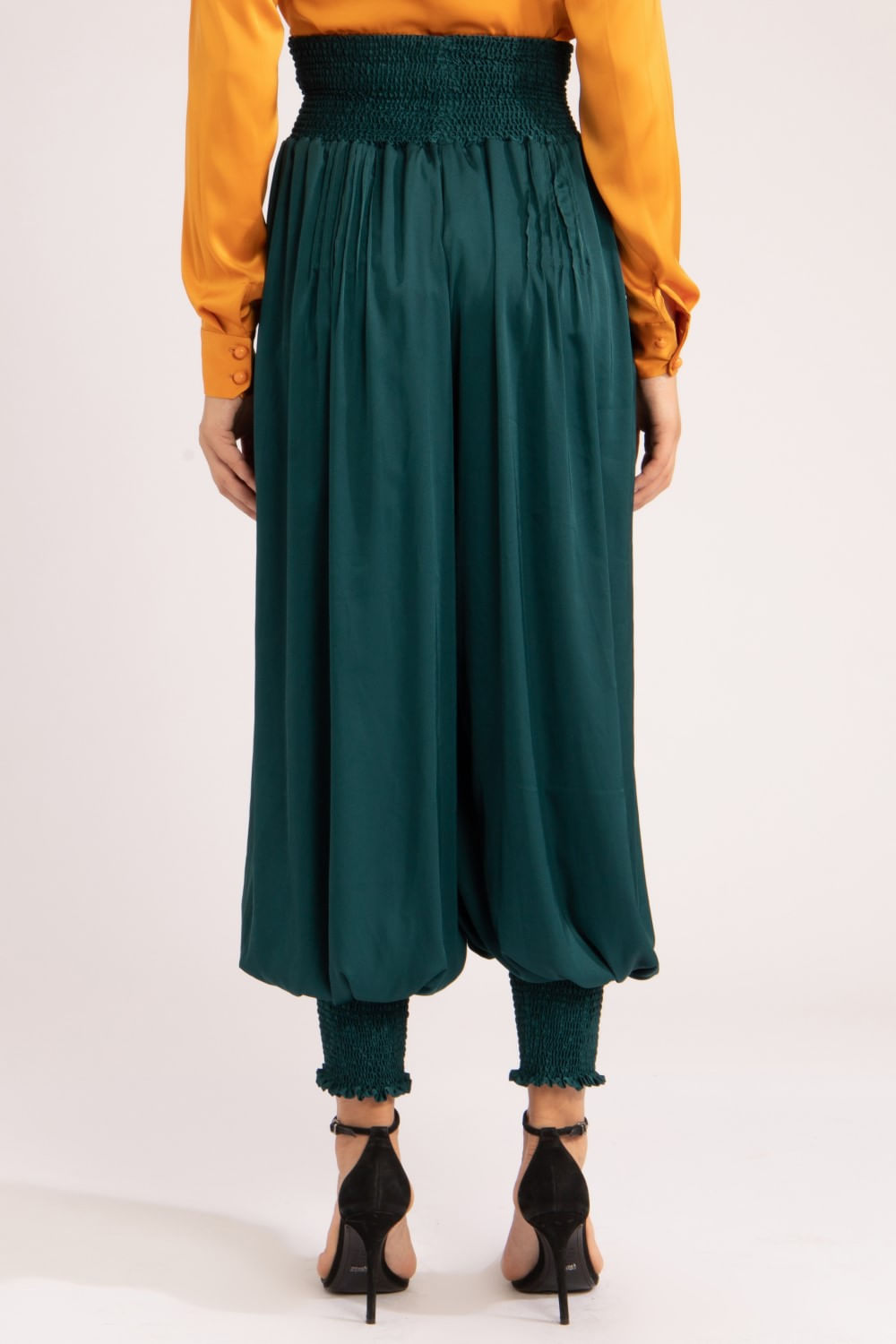 CALÇA AMPLA CETIM SENSORIAL
VERDE ESCURO