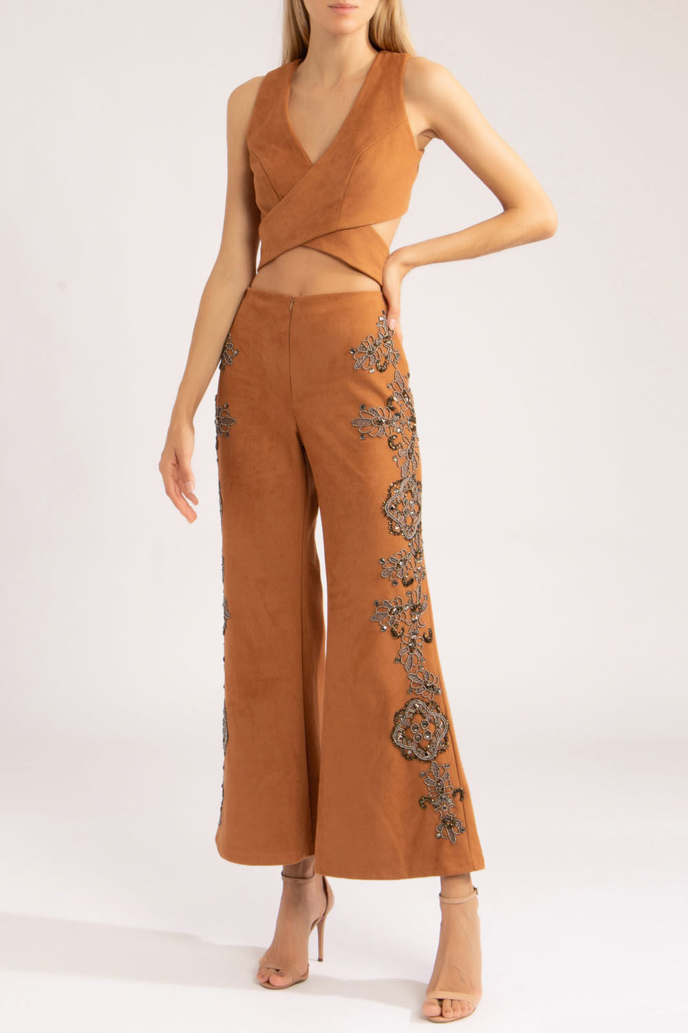 Calça bordada nobu
marrom