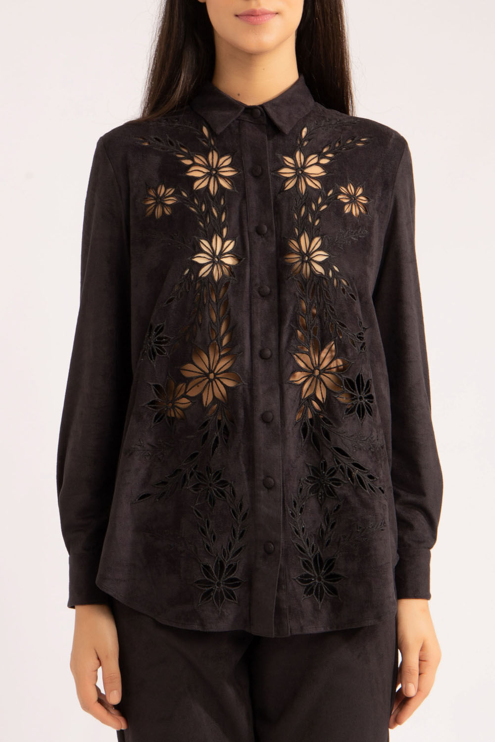 Camisa bordado vazado suede
preto