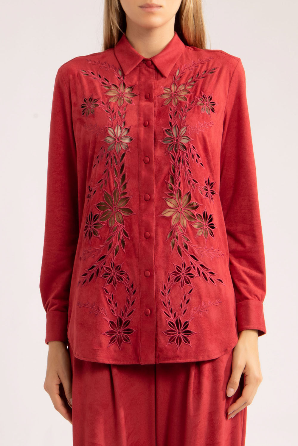 Camisa bordado vazado suede
vermelho