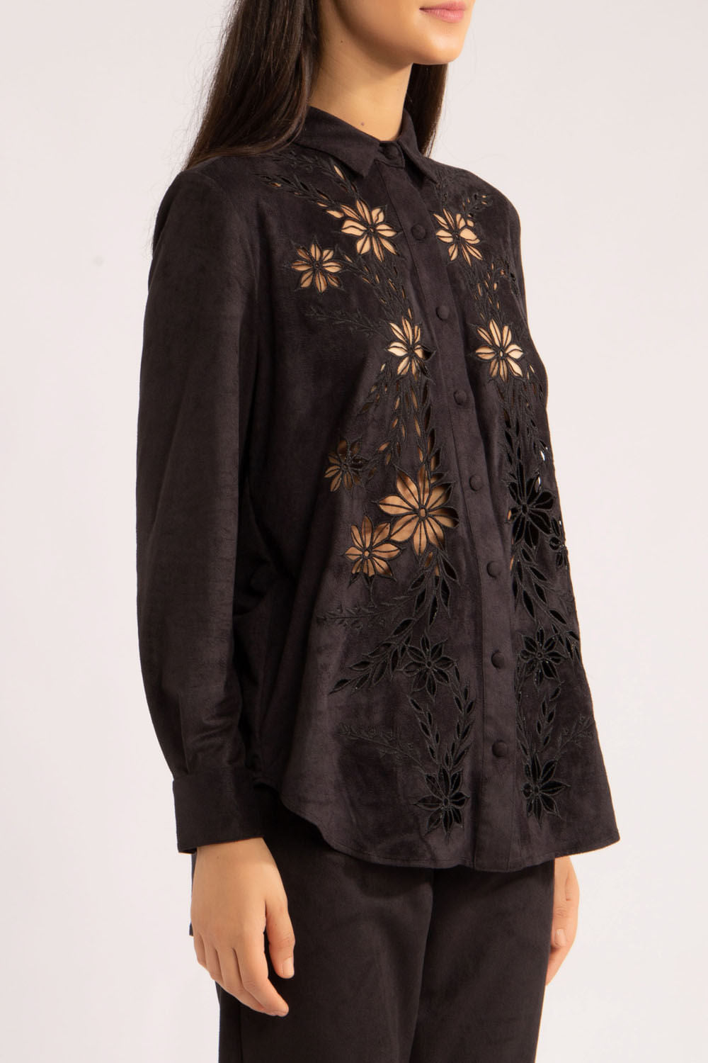 Camisa bordado vazado suede
preto