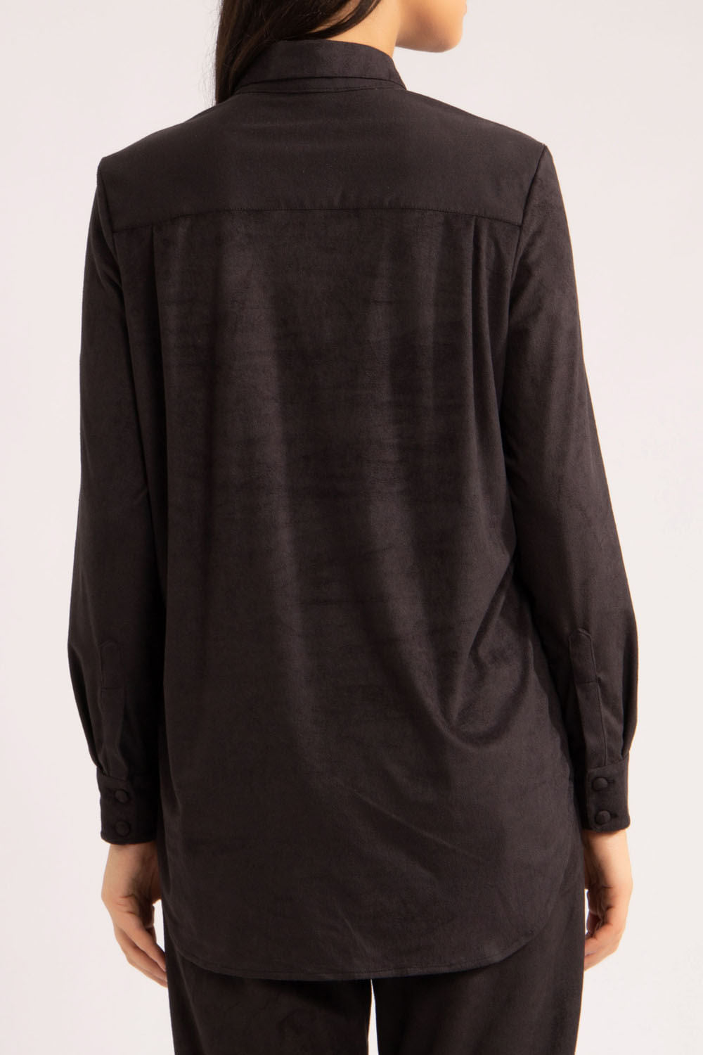 Camisa bordado vazado suede
preto