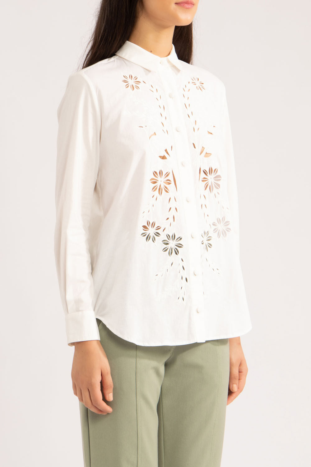 Camisa bordado vazado flores tricoline span
off white