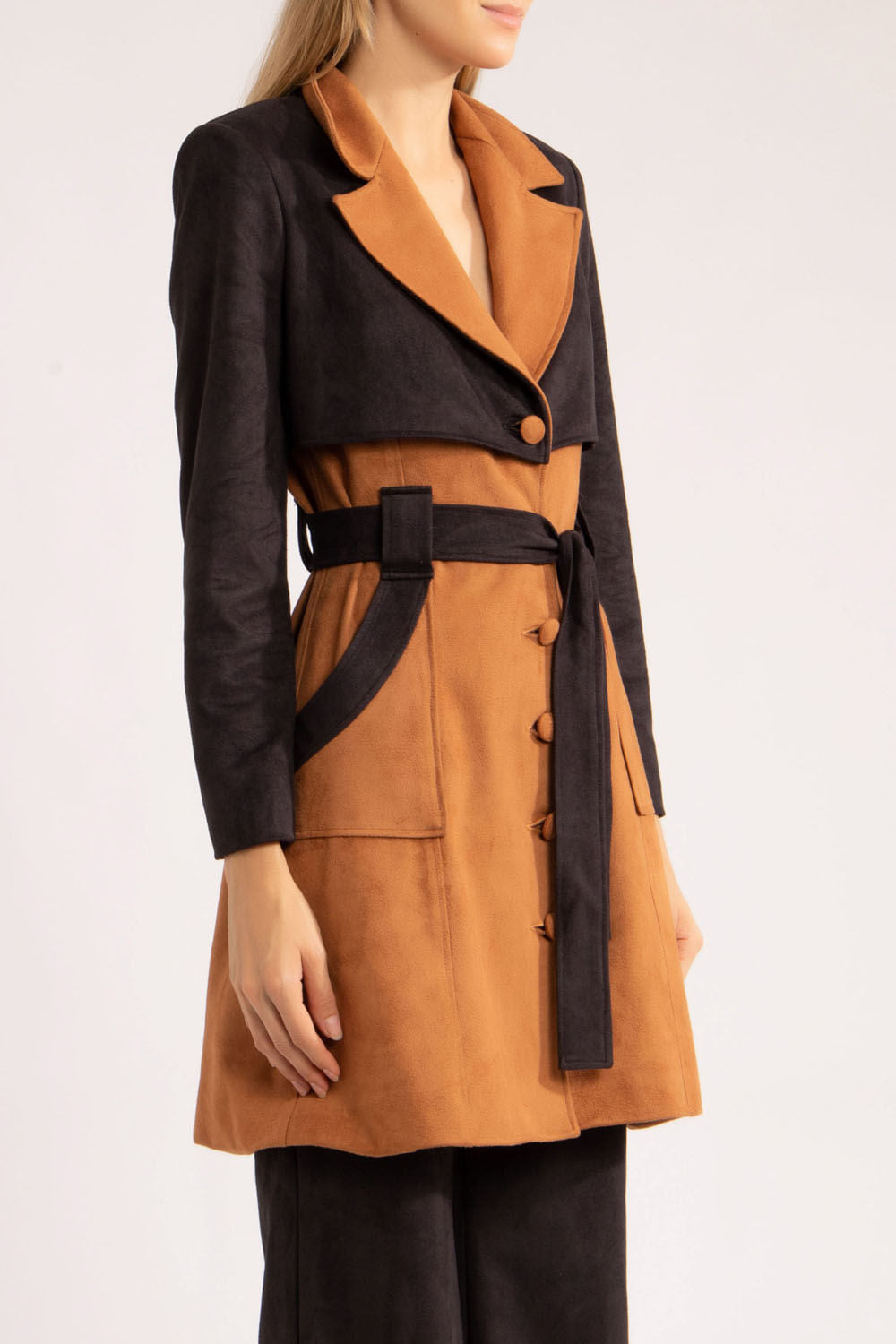 Trench coat bicolor nobu
marrom com preto