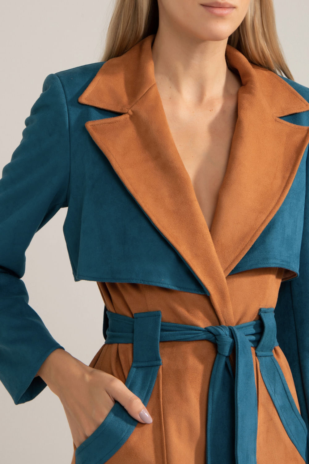 TRENCH COAT BICOLOR NOBU
MARROM COM AZUL