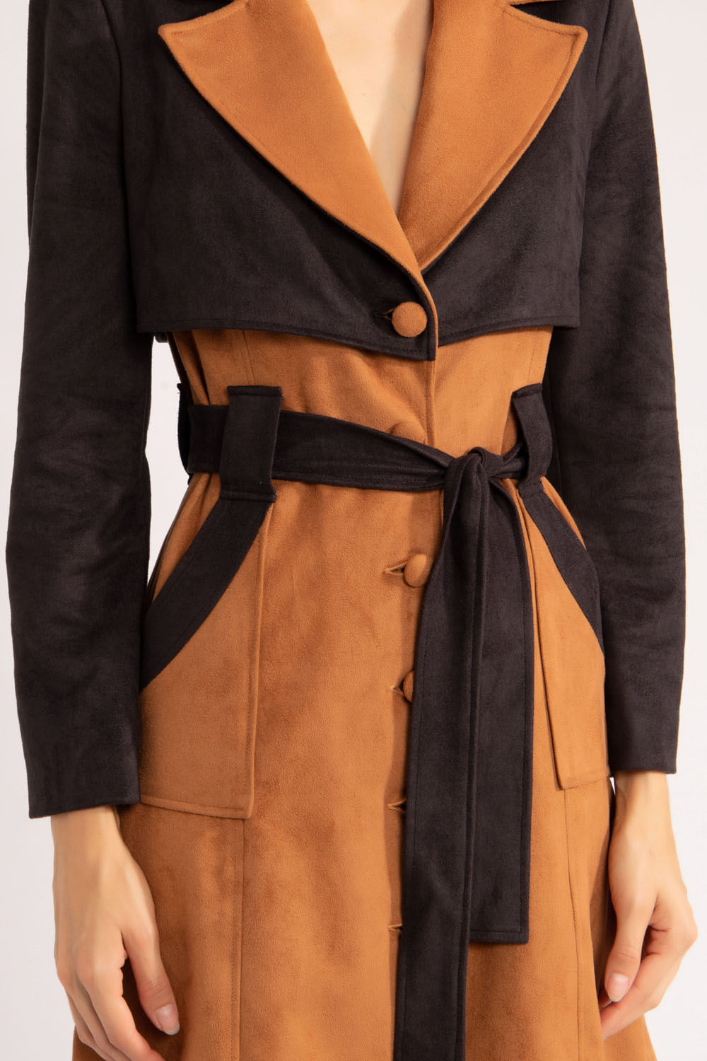 TRENCH COAT BICOLOR NOBU
MARROM COM PRETO