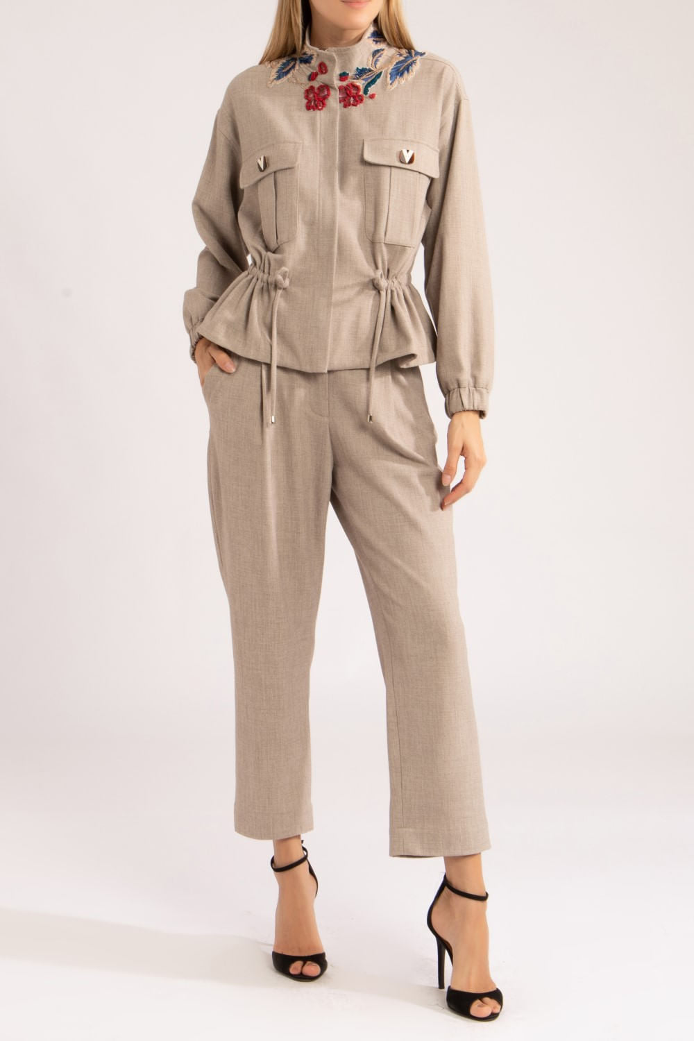 Jaqueta ampla max twill
bege