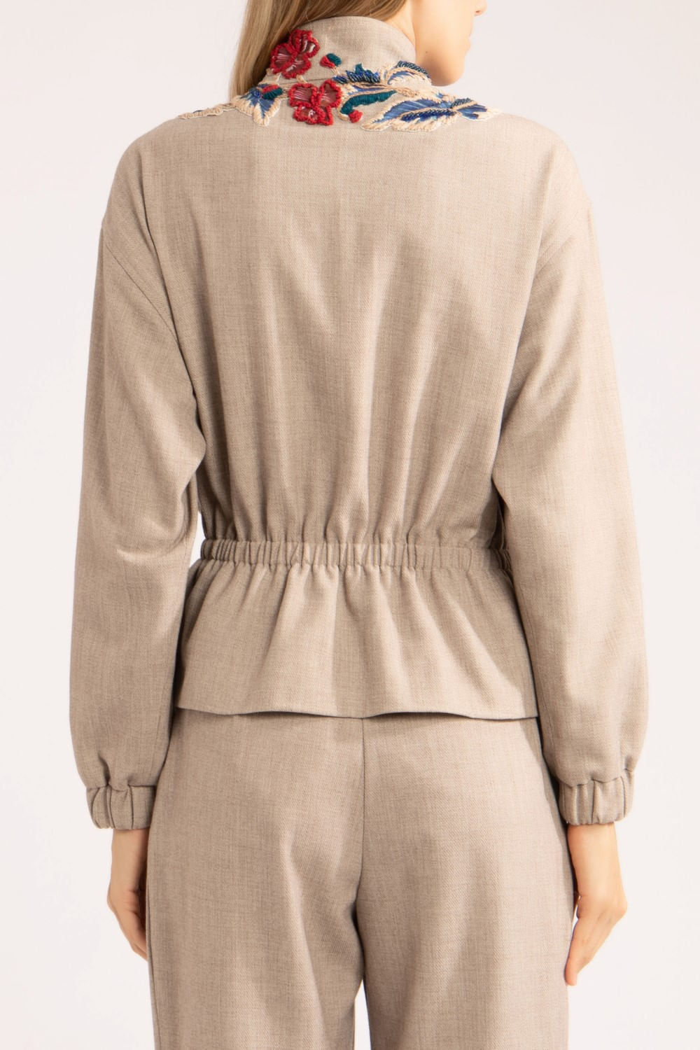 Jaqueta ampla max twill
bege