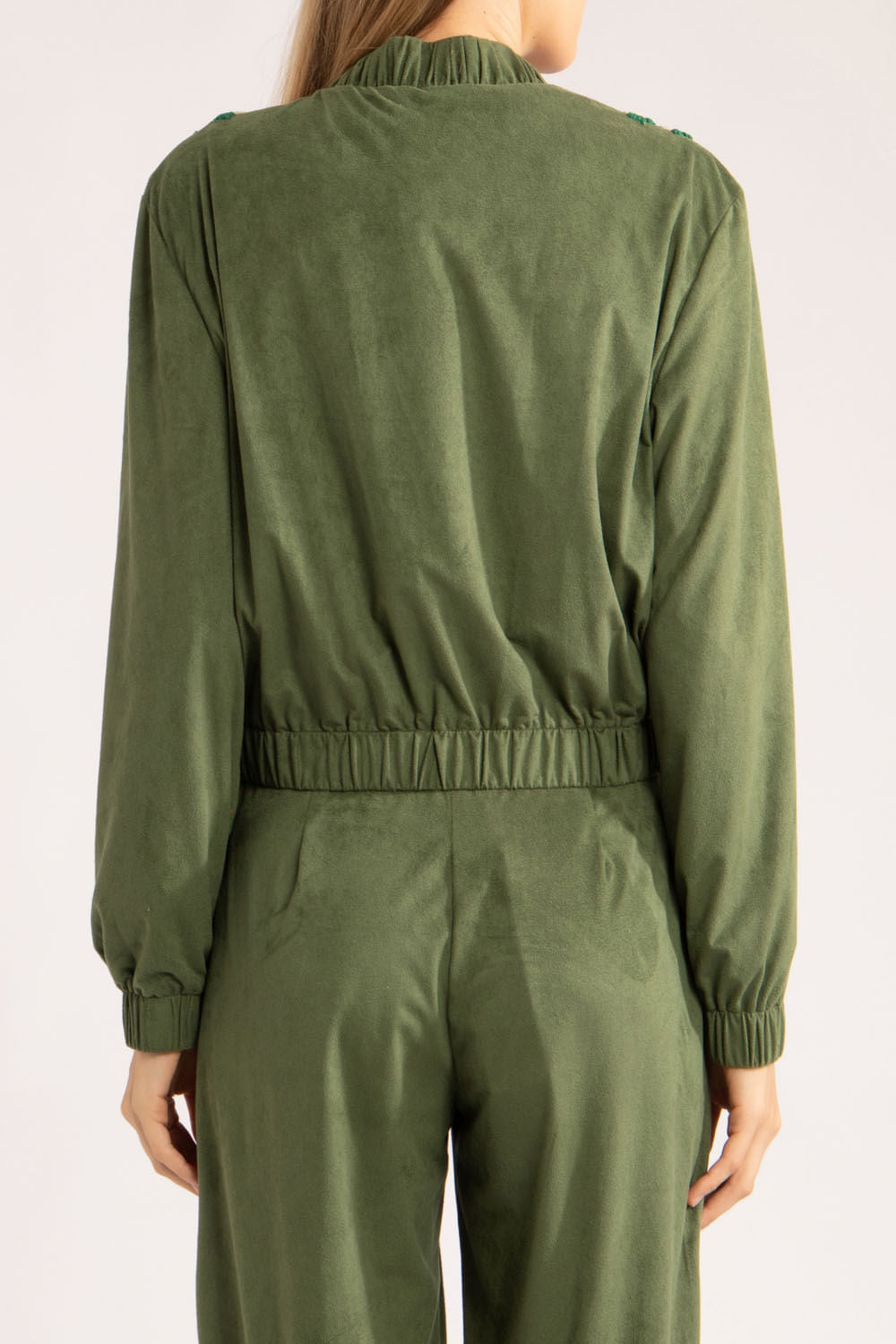 Jaqueta pala bordada suede
verde