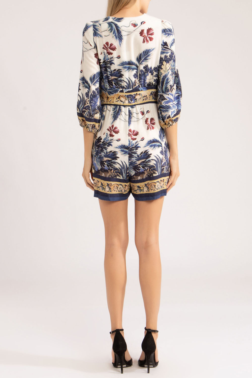 MACAQUINHO ESTAMPADO GILLY FLOWER
OFF WHITE
