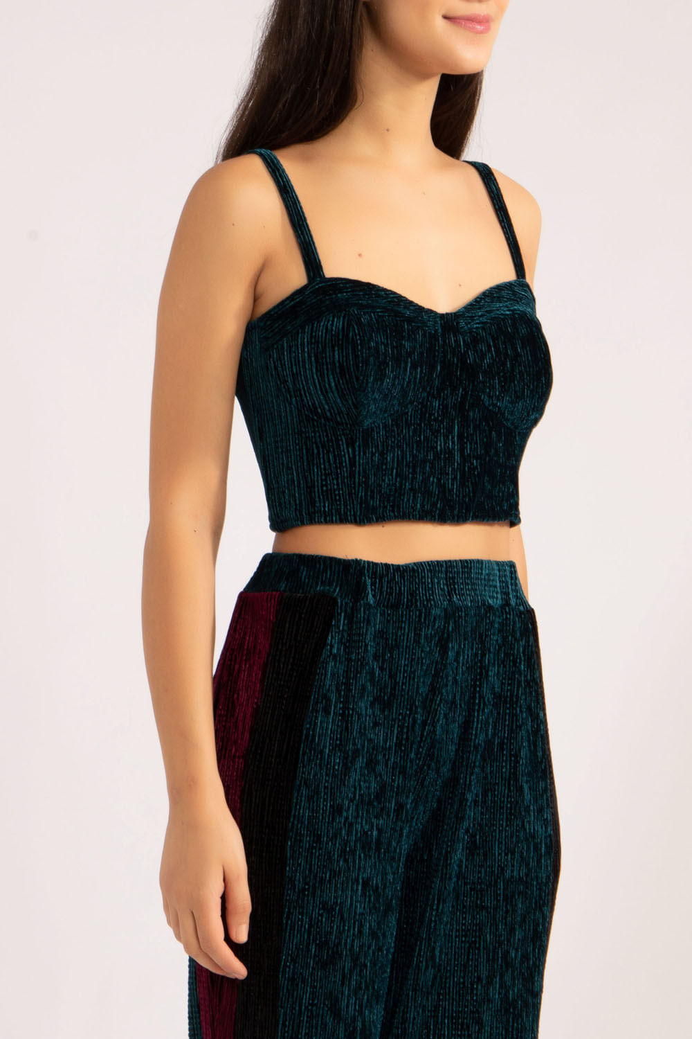 TOP ESTRUTURADO VELUDO PLISSADO
VERDE