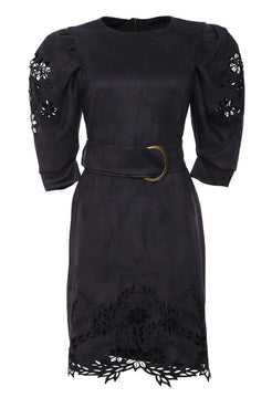 Vestido curto bordado cinto nobu
preto