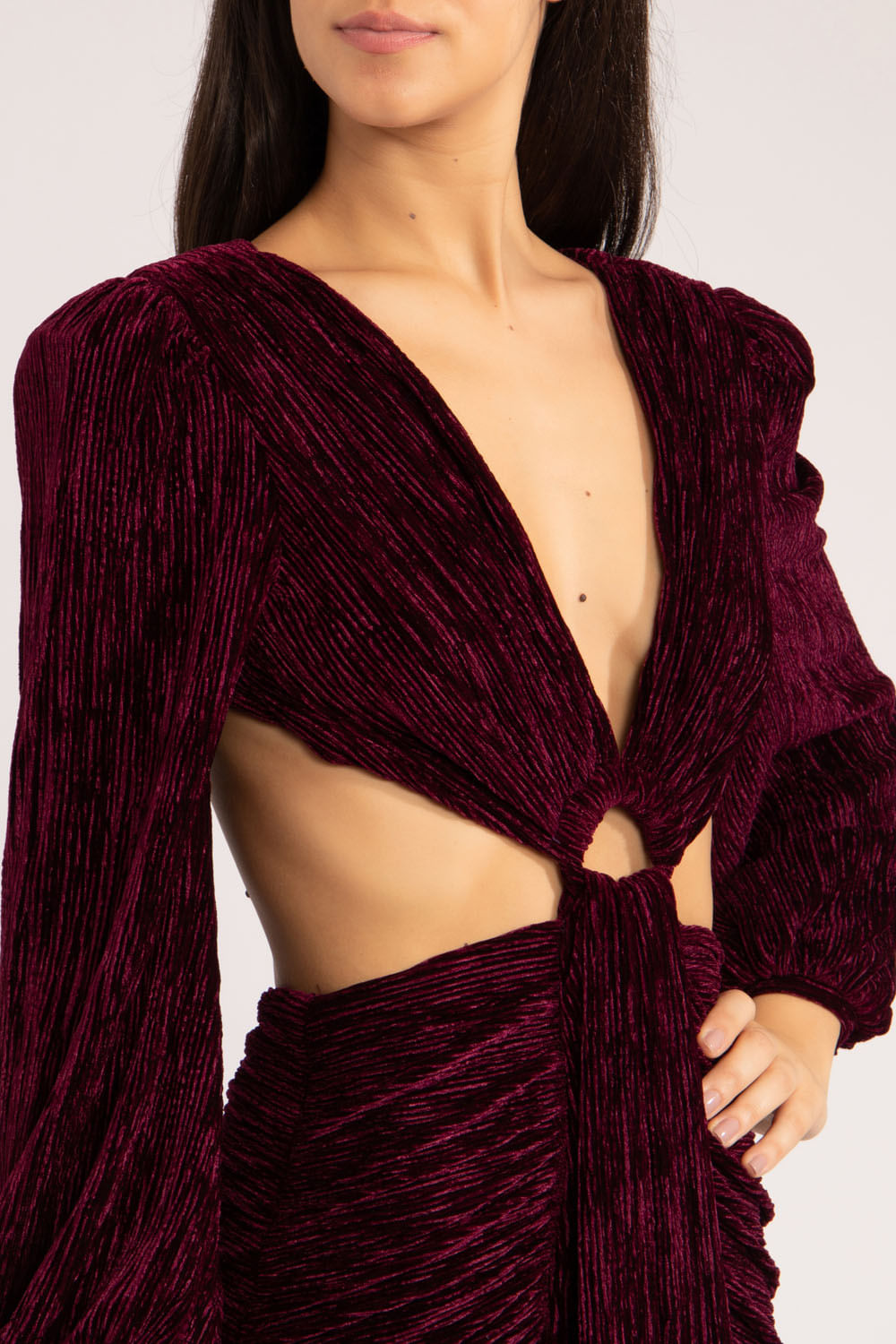 VESTIDO LONGO RECORTES VELUDO PLISSADO
VINHO
