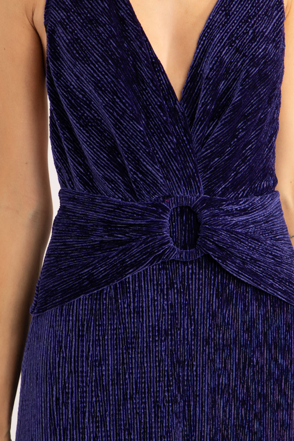 VESTIDO LONGO FENDA VELUDO PLISSADO
AZUL