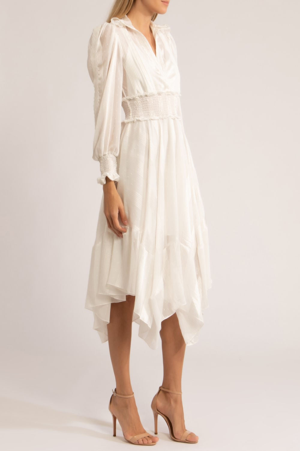 VESTIDO ASSIMÉTRICO SILKY DOTS
OFF WHITE