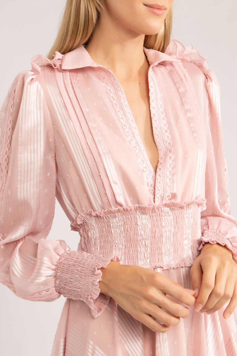 VESTIDO ASSIMÉTRICO SILKY DOTS
ROSA