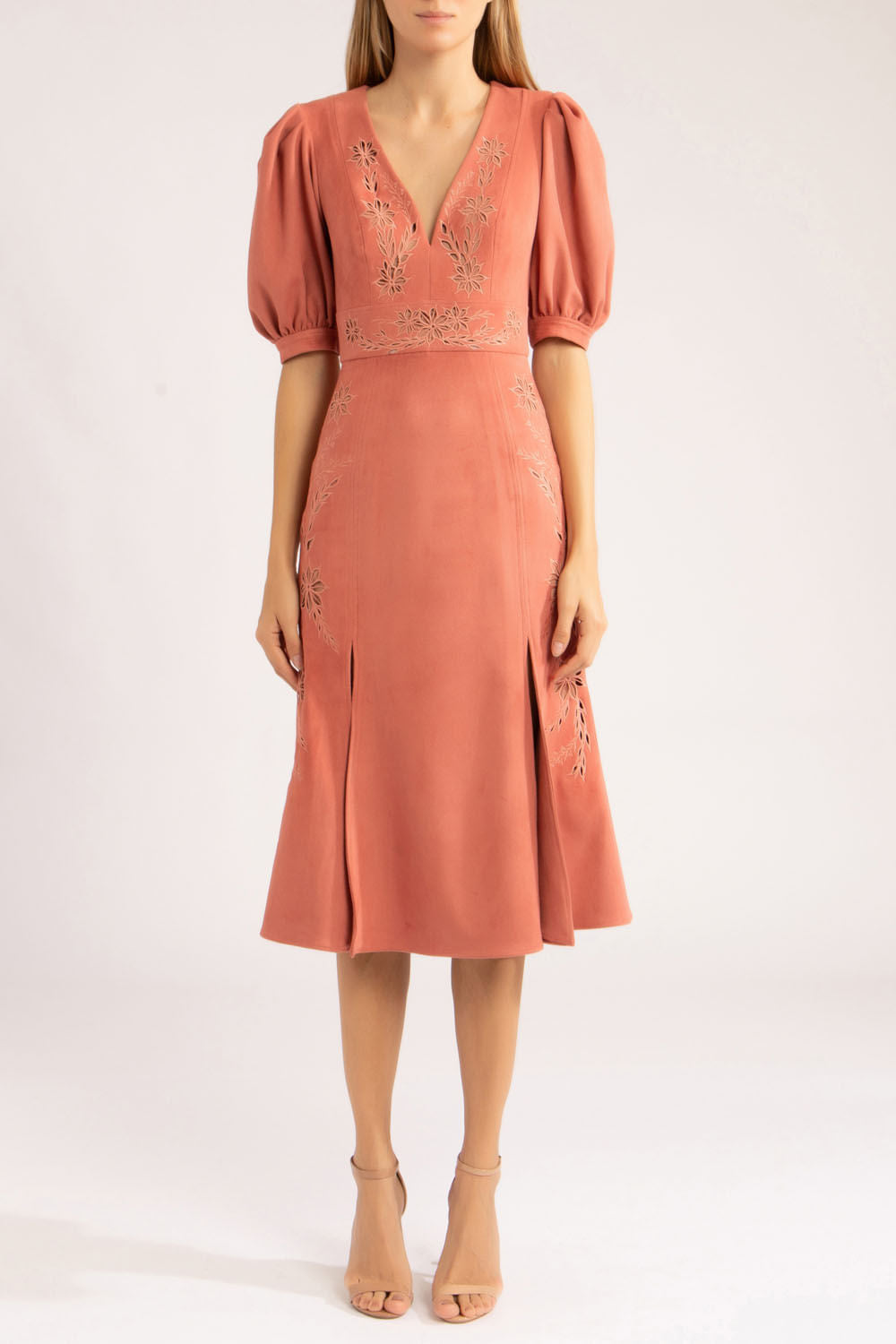 Vestido midi bordado vazado nobu
rosa