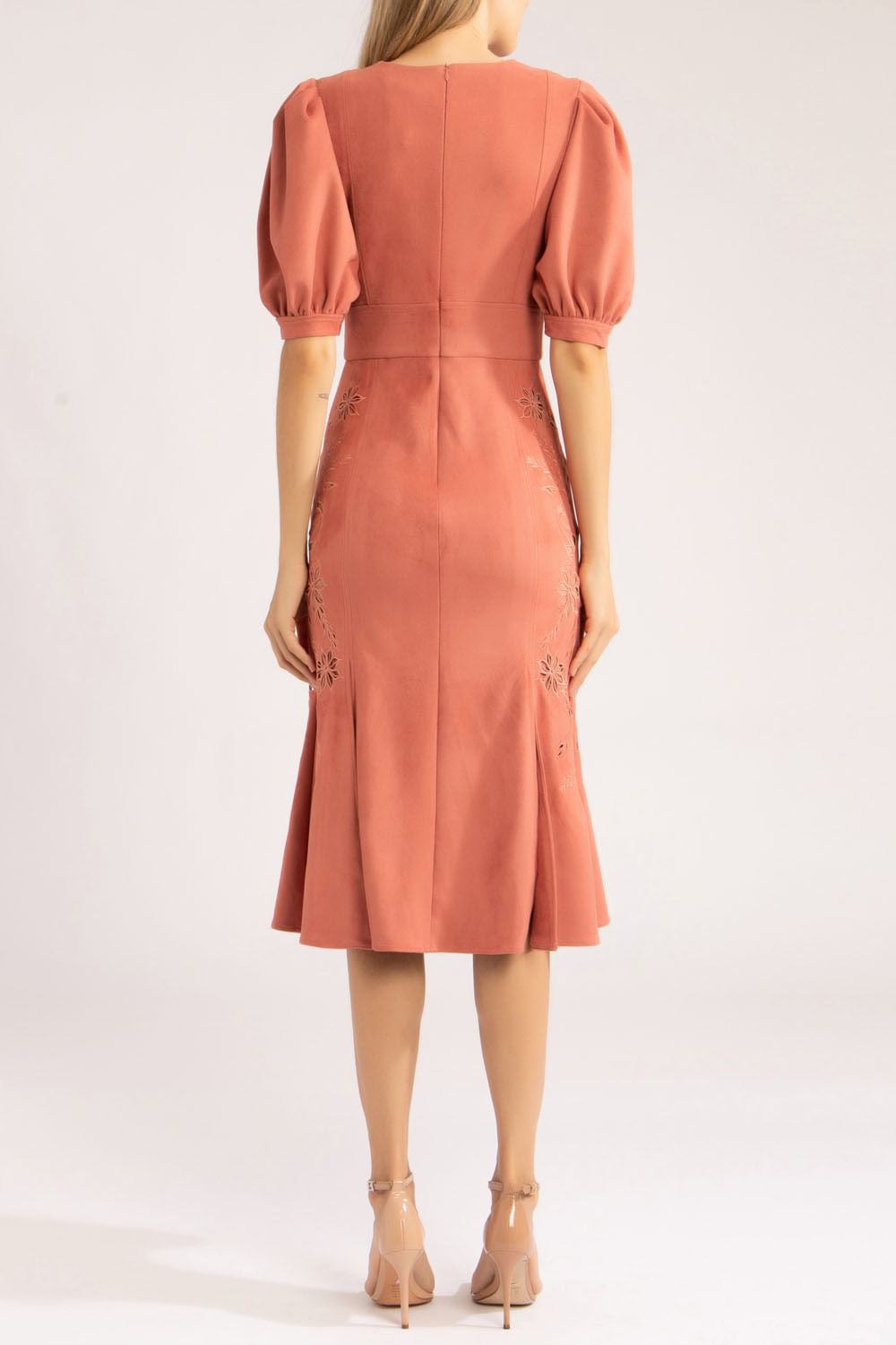 Vestido midi bordado vazado nobu
rosa