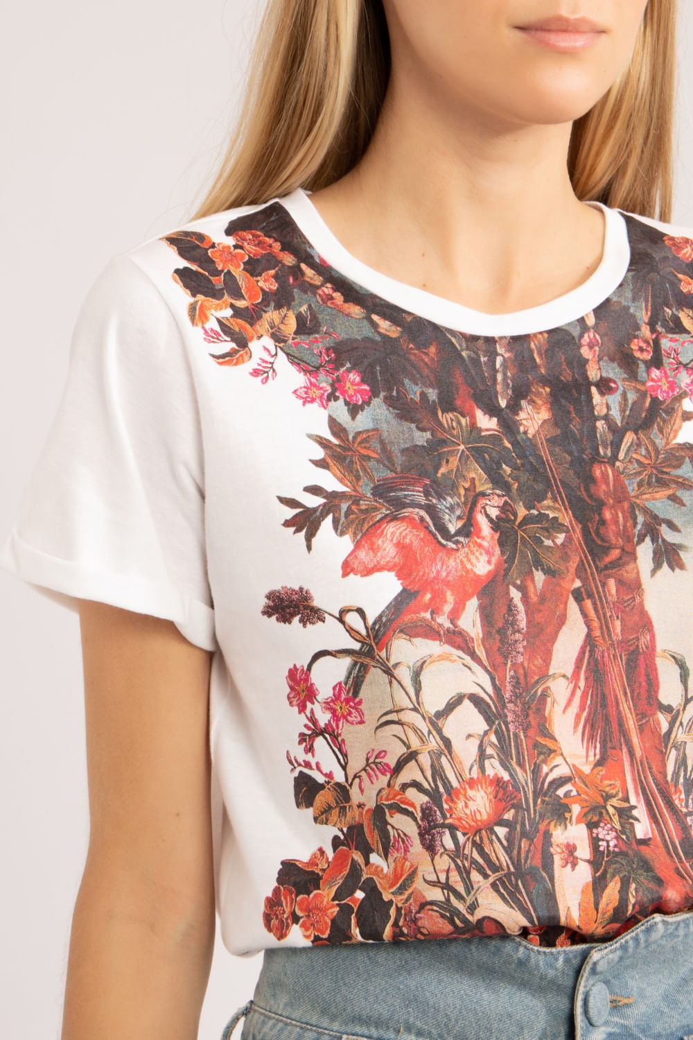 Tee flores vintage macaw
off white