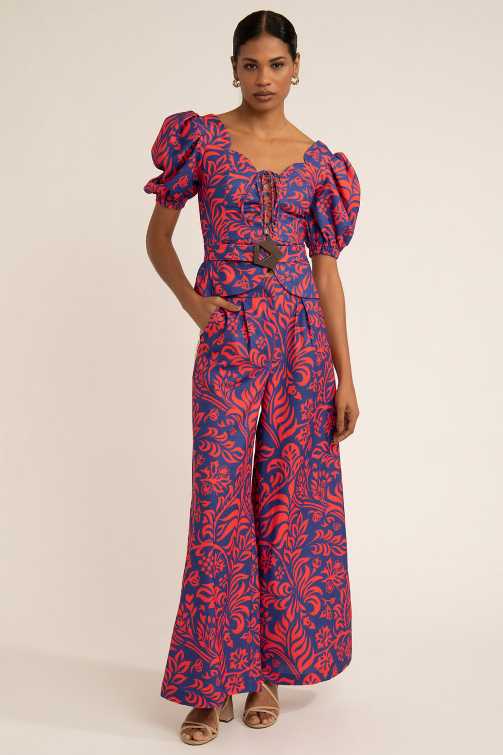 Top cropped fivela tropical gráfico azul