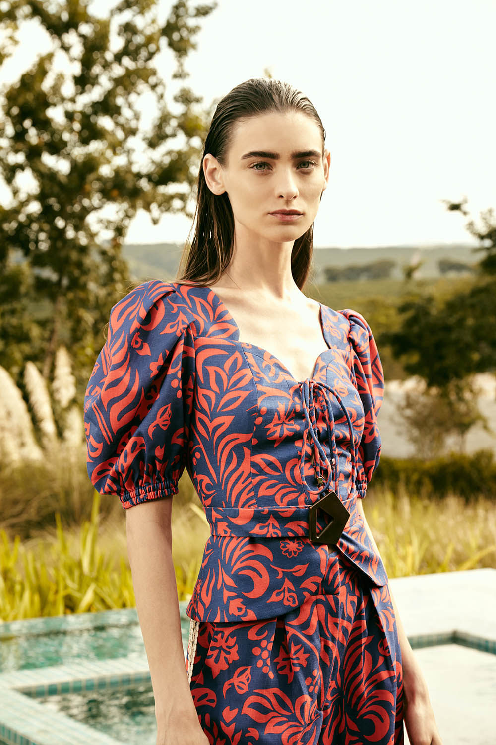 TOP CROPPED FIVELA TROPICAL GRÁFICO AZUL