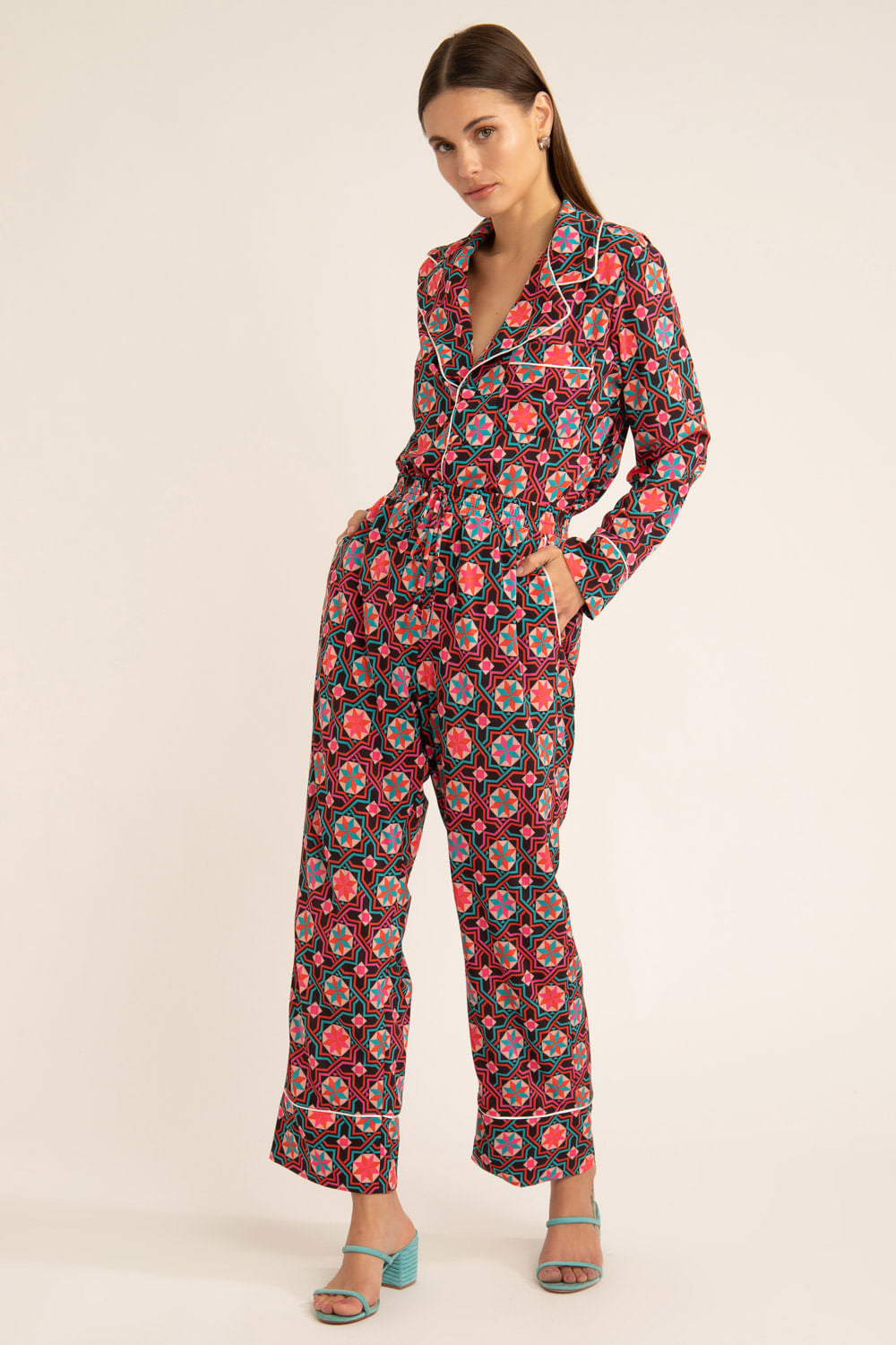 PIJAMA LONGO GEOMÉTRICO SOCHI PRETO