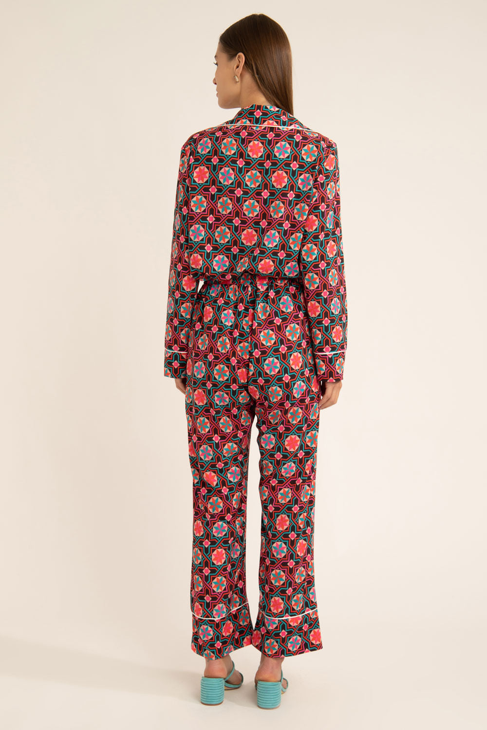 PIJAMA LONGO GEOMÉTRICO SOCHI PRETO