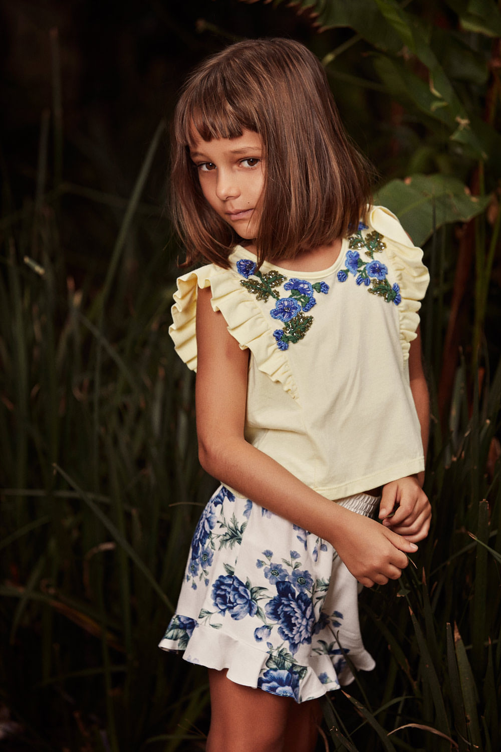 T-shirt infantil bordada babado amarelo