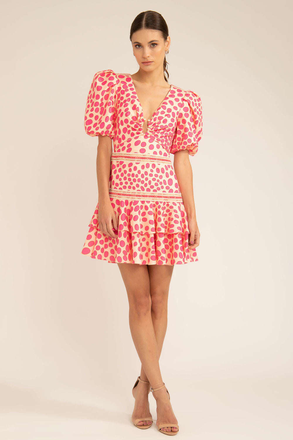 Vestido curto ferragem poá bossa rosa
