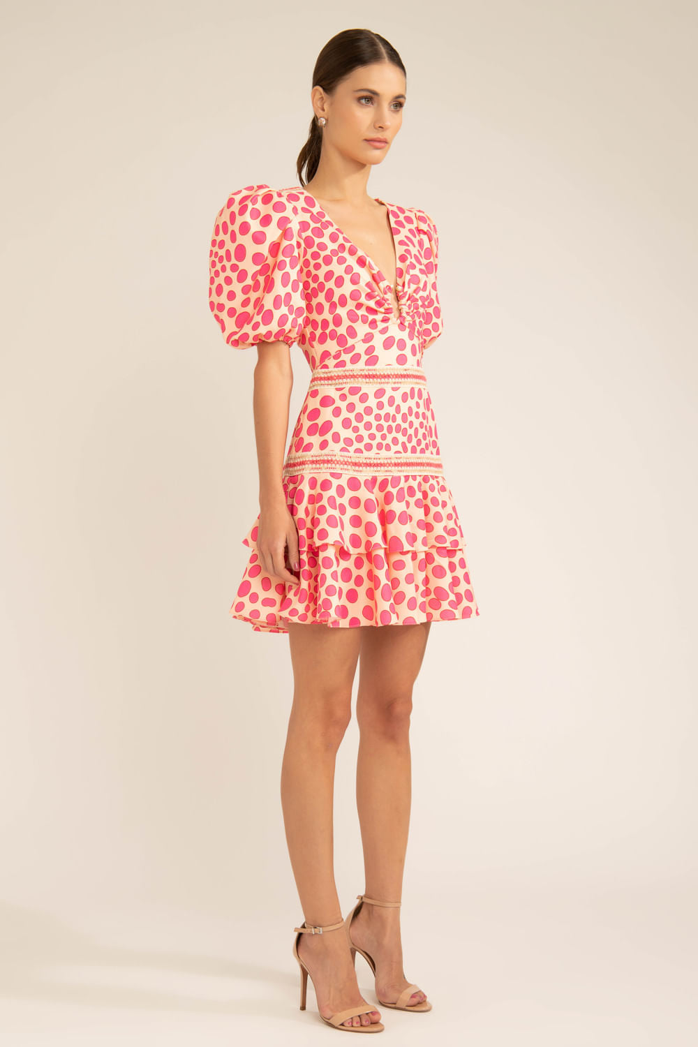 Vestido curto ferragem poá bossa rosa