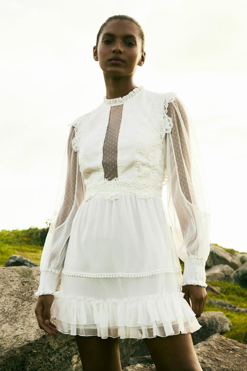 VESTIDO CURTO TULE POÁ SILKY PLISSÊ OFF WHITE