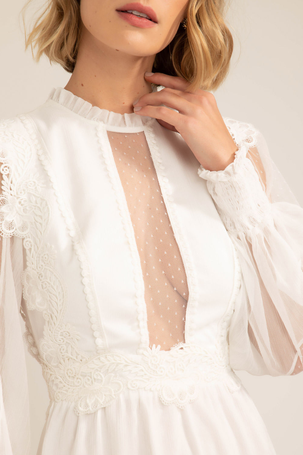 VESTIDO CURTO TULE POÁ SILKY PLISSÊ OFF WHITE