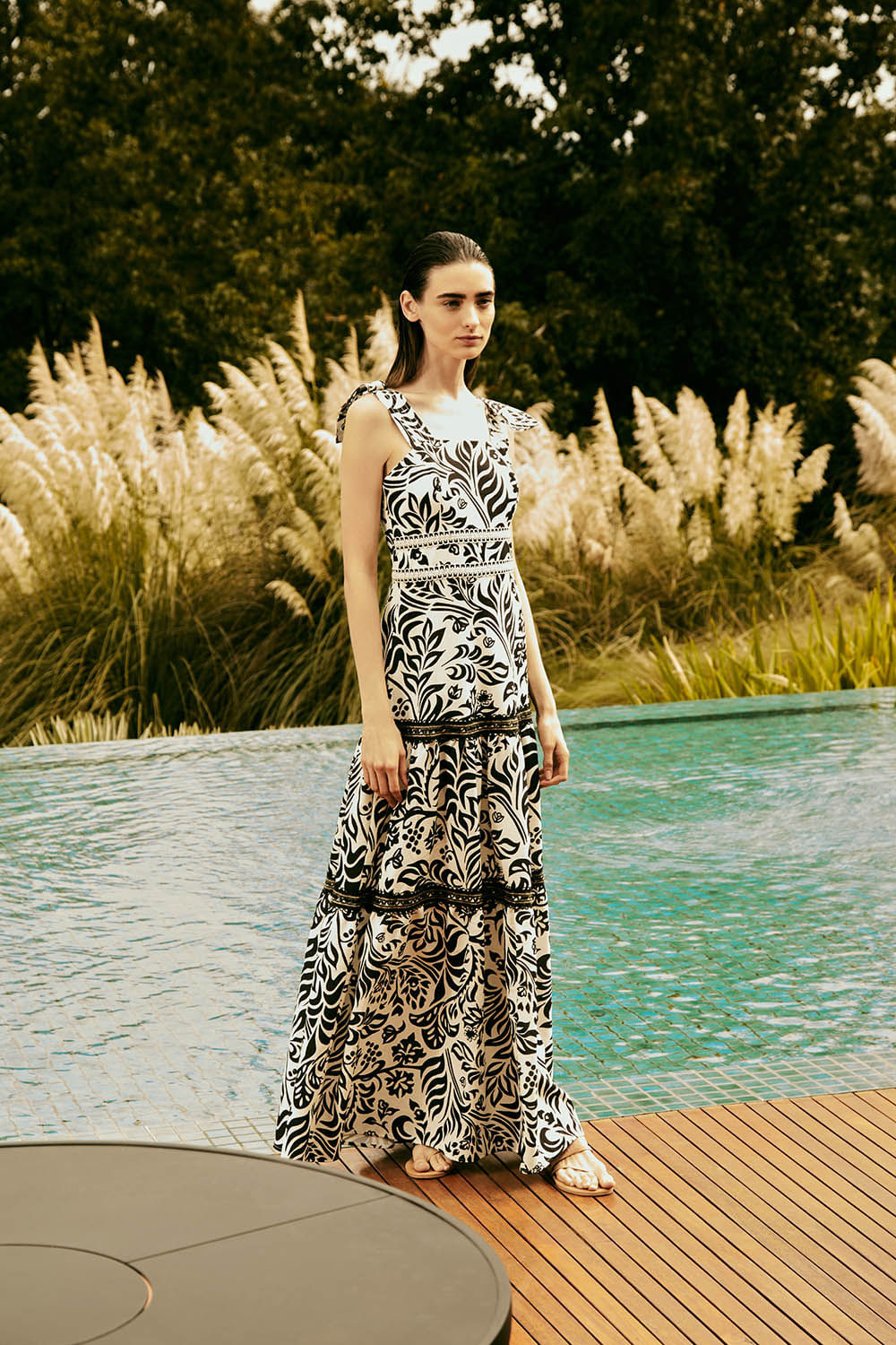 Vestido longo entremeio tropical gráfico off white
