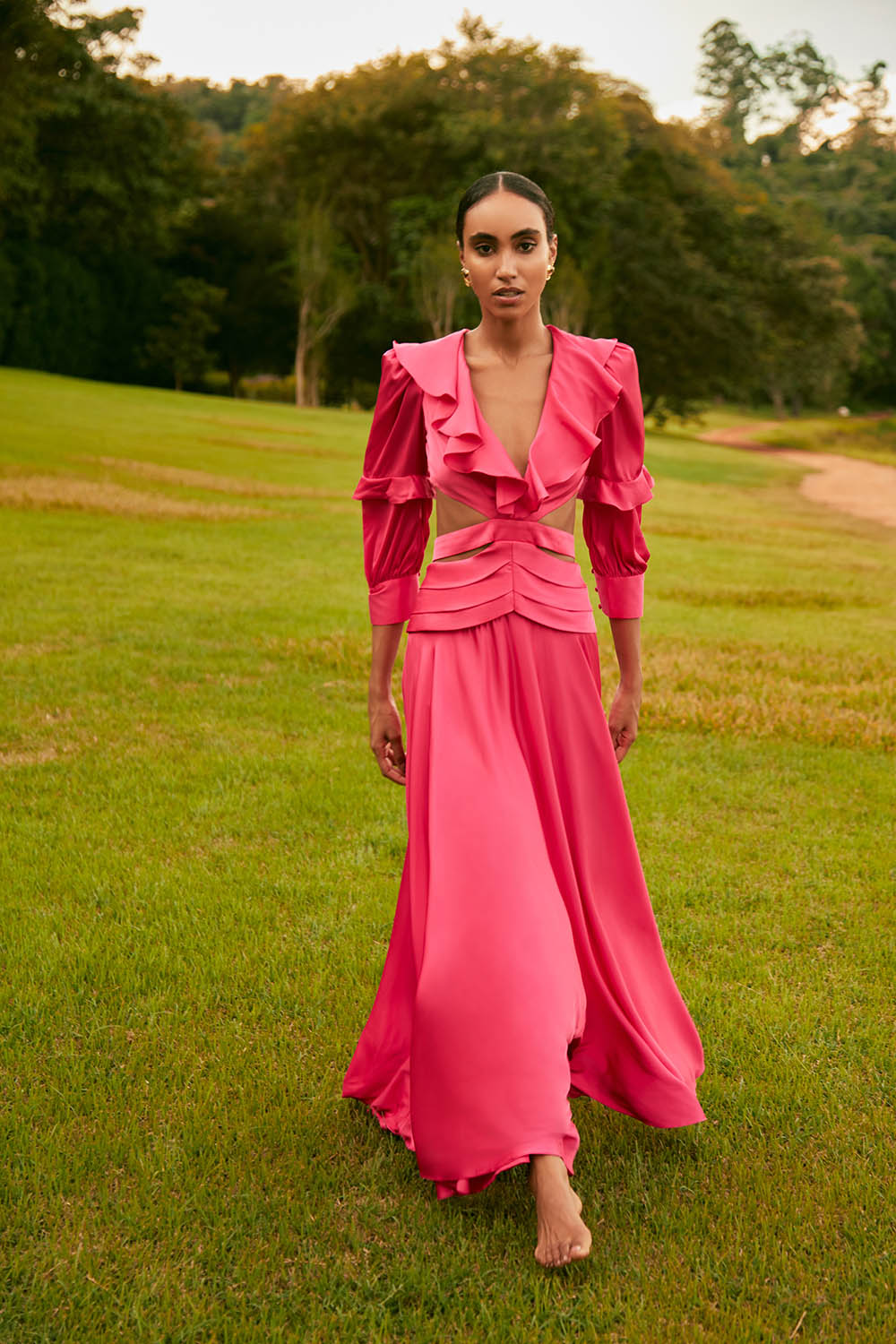 Vestido longo recortes cetim statement pink