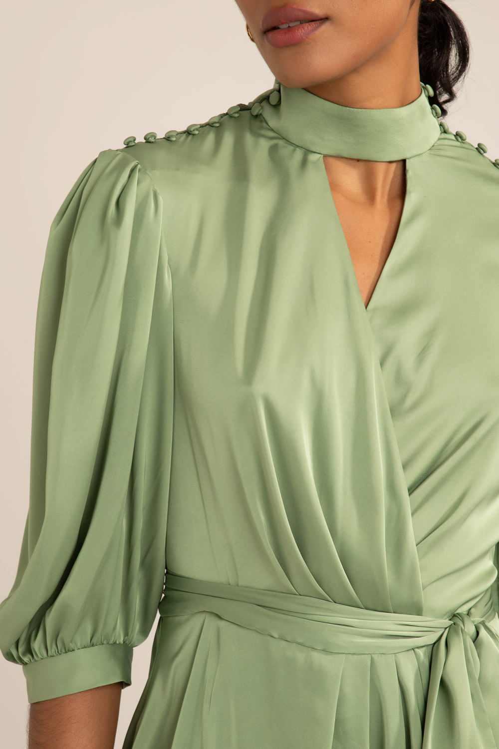 VESTIDO MÍDI ASSIMÉTRICO CETIM STATEMENT VERDE